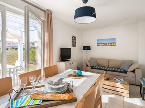 Apartment | Living room - Country-coastal Retreat in the Vendee (Talmont-Saint-Hilaire)