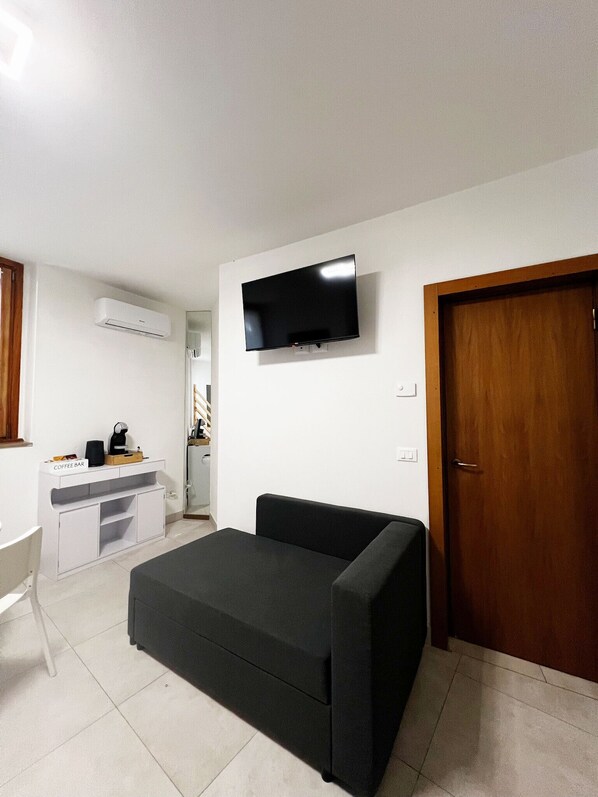 Living area - Vrbo Property (Costermano sul Garda)