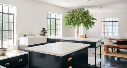 BRITE BUILDING - Spacious Upstairs Condo in heart of Marfa