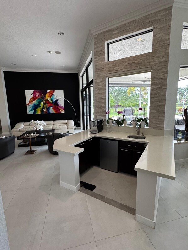 Interior - Ultimate FIFA Team Stay: 5 Bedrooms + Pool (Davie)
