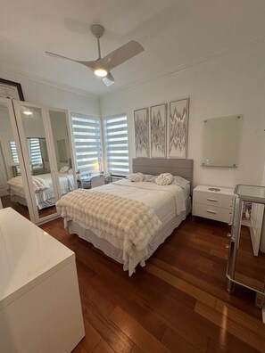 Room - Ultimate FIFA Team Stay: 5 Bedrooms + Pool (Davie)