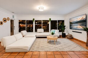 Living area - Memorial Weekend Pool Home • 5 Min to Beach (Hollywood)