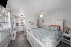 1 bedroom, bed sheets