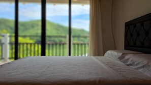 6 bedrooms, WiFi, bed sheets