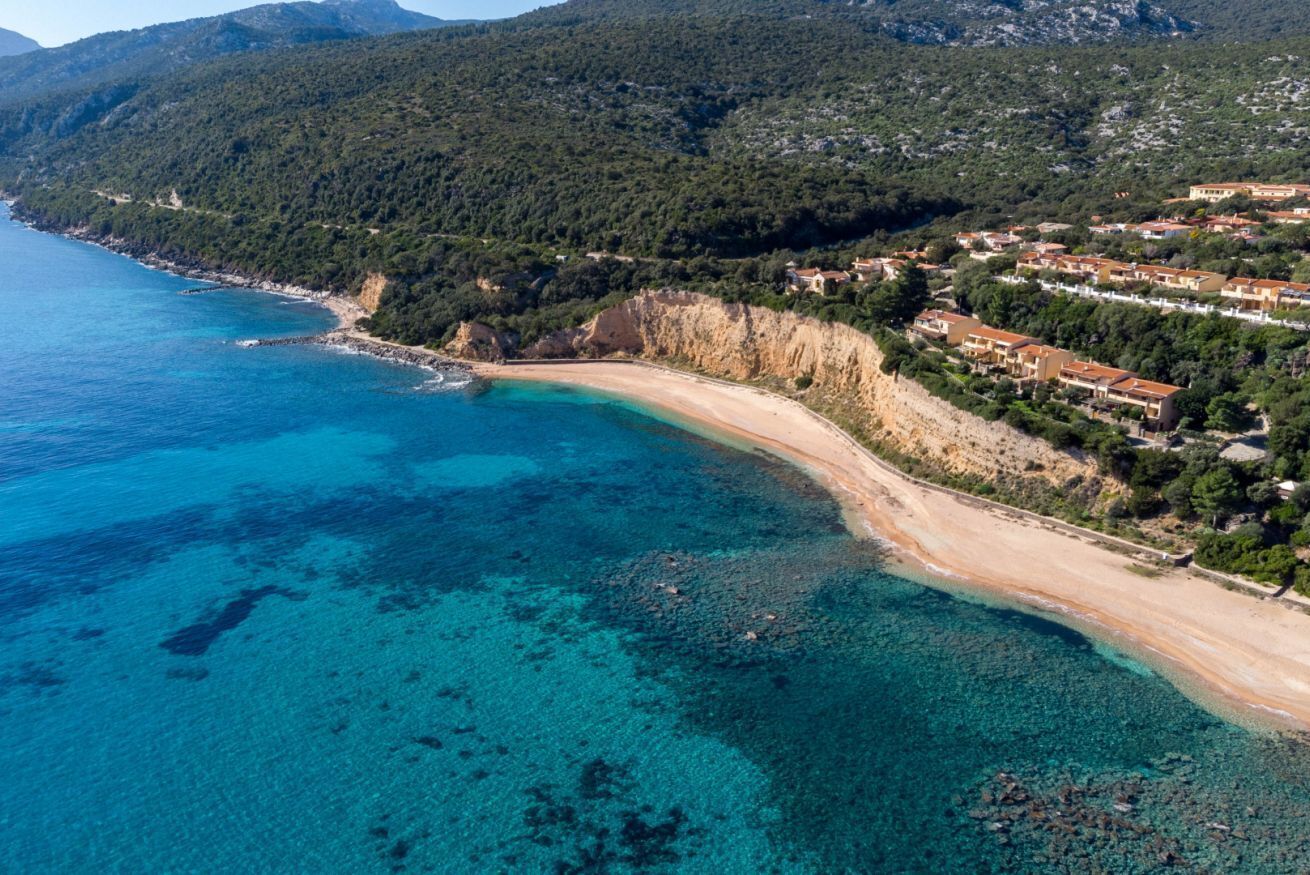 Ubicación cercana a la playa y toallas de playa