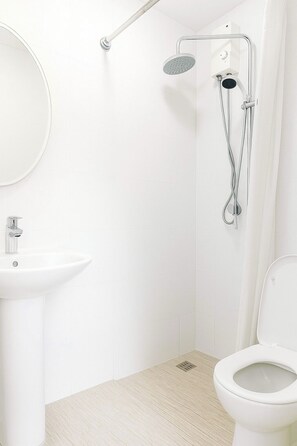 Bathroom - Lot8 Condo 1bedroom with balcony (Cebu City)