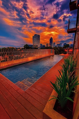 Lot8 Condo 1bedroom with balcony