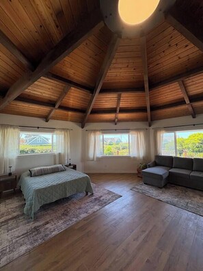 Interior - Oceanview Studio Retreat w/ Private Beach Access (Smith River)