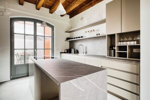 Appartamento Deluxe, balcone | Cucina privata