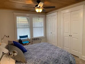 Room - Oxford Oaks - A Cozy Heights Guesthouse (Houston)