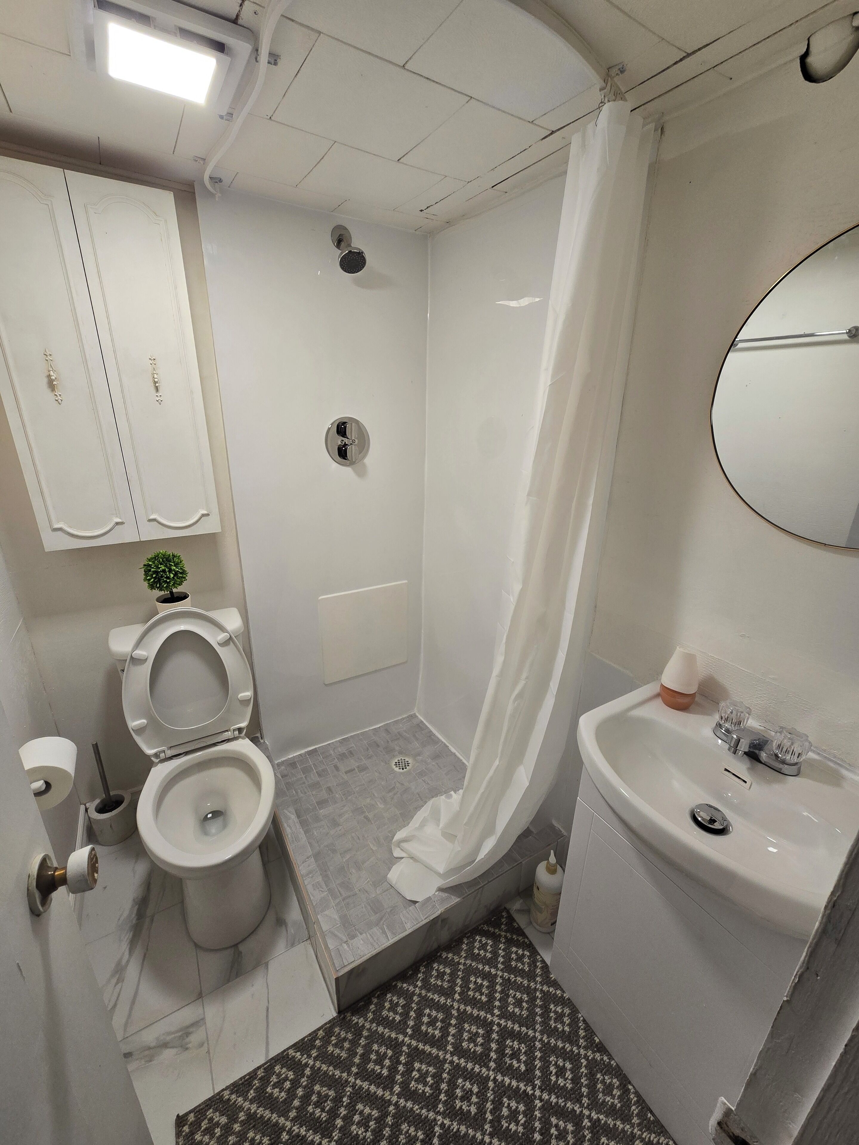 Towels, toilet paper