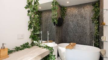 Doccia, asciugacapelli, bidet, asciugamani