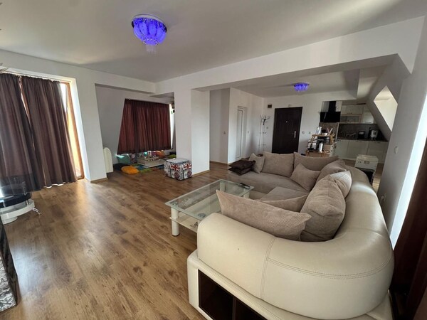Apartment Sleeps 6- Free Parking- Balcony - Kazanlak