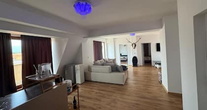 Apartment Sleeps 6- Free Parking- Balcony