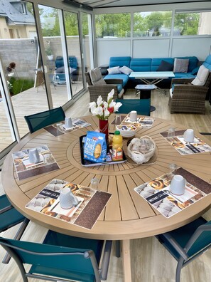 Dining - Between Saint-Malo, Dinan, Mont-Saint-Michel – 3 Bedrooms & Lounge Bedroom (Miniac-Morvan)