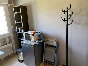 Interior - Between Saint-Malo, Dinan, Mont-Saint-Michel – 3 Bedrooms & Lounge/Bedroom (Miniac-Morvan)