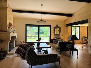 Living area - Vrbo Property (FRONSAC)