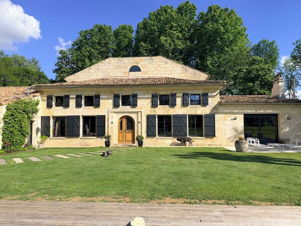 Exterior - Vrbo Property (FRONSAC)