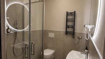 Camera singola | Bagno | Doccia, asciugacapelli, asciugamani, sapone