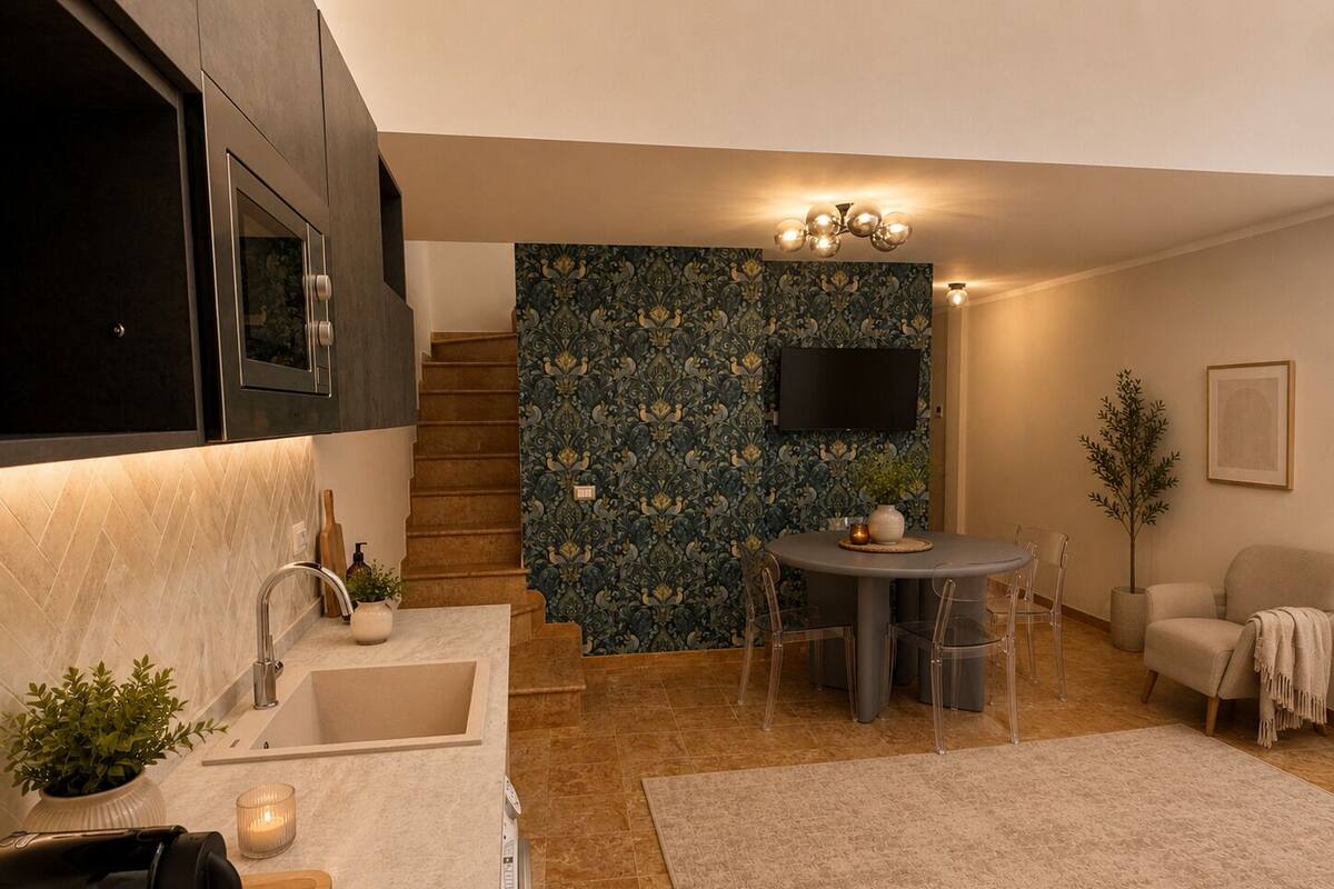 Duplex, 1 Bedroom, Kitchen | Living area | 40-inch Smart TV with digital channels, Netflix, streaming services
