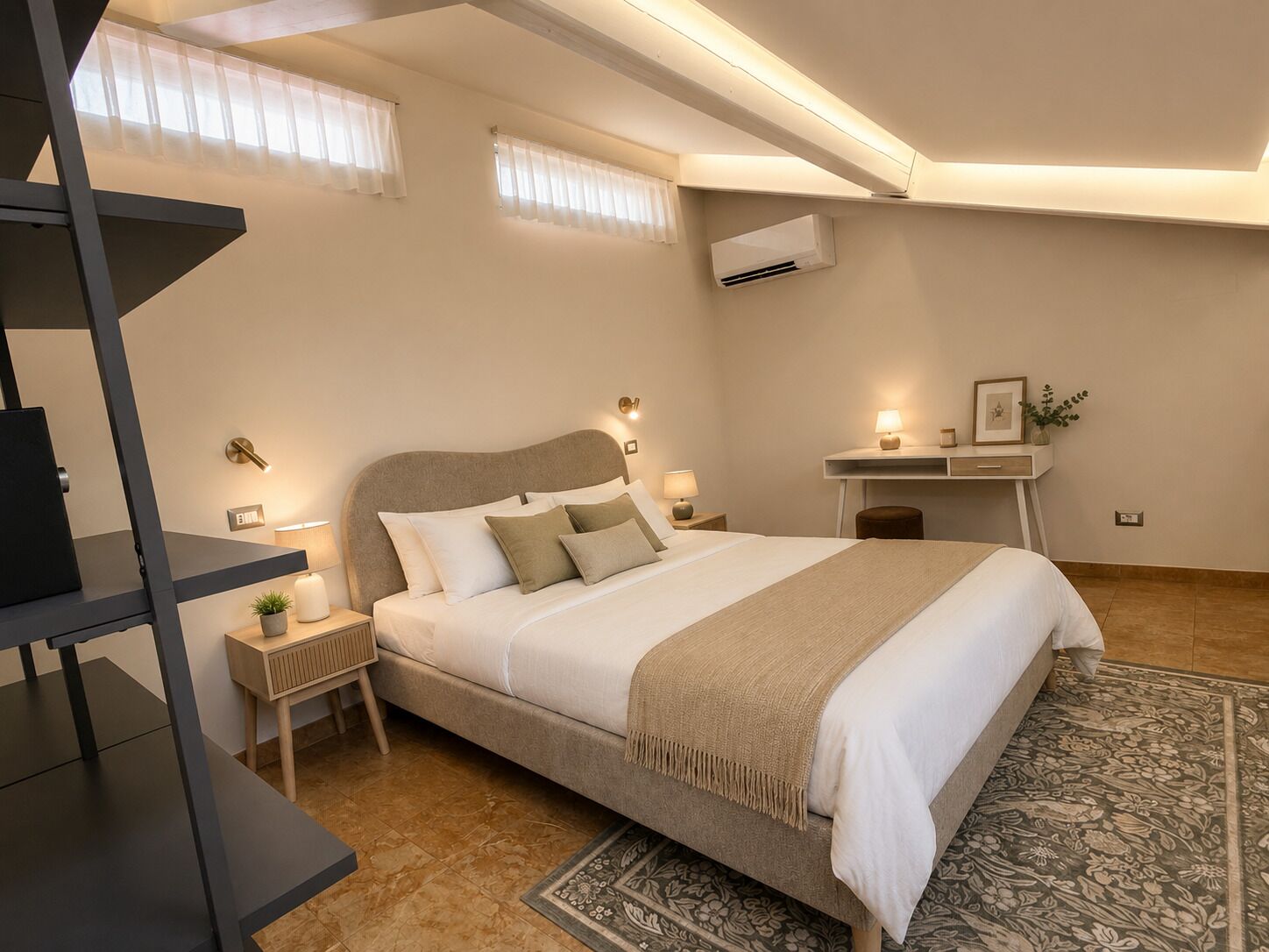 Un dormitorio con cama, mesitas de noche, un escritorio y una silla.