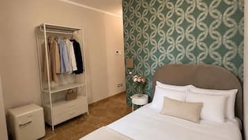 Single Room | Premium bedding, down comforters, memory foam beds, in-room safe