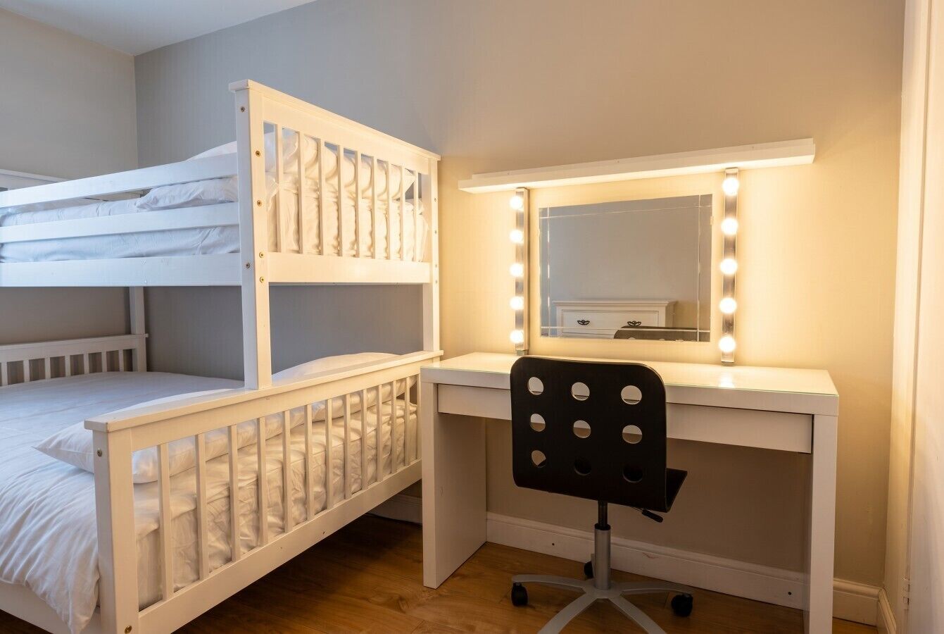 Desk, iron/ironing board, WiFi, bed sheets