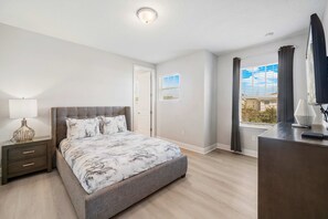 5 slaapkamers, een strijkplank/strijkijzer, internet, beddengoed