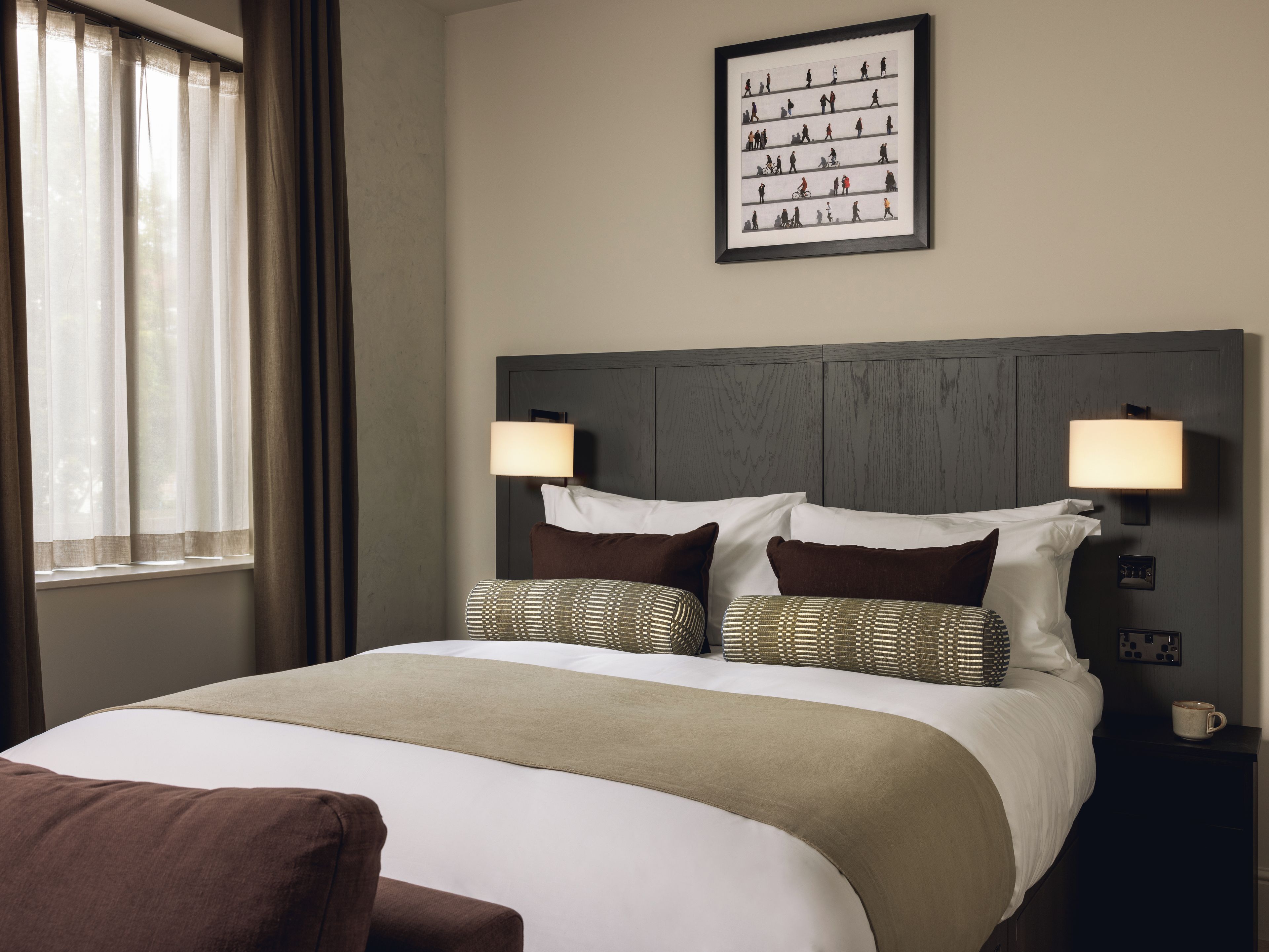 Large Studio | In-room safe, iron/ironing board, WiFi (free), bed sheets