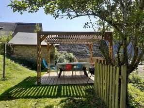 Outdoor dining - Gite Andourra 3 stars with AC – garden, mountain view, peaceful, hiking, relaxation (Bonac-Irazein)