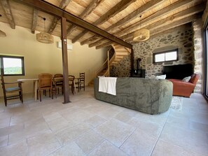 Living area - Vrbo Property (Jussac)