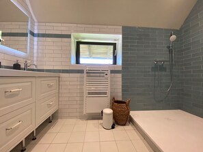 Bathroom - Vrbo Property (Jussac)