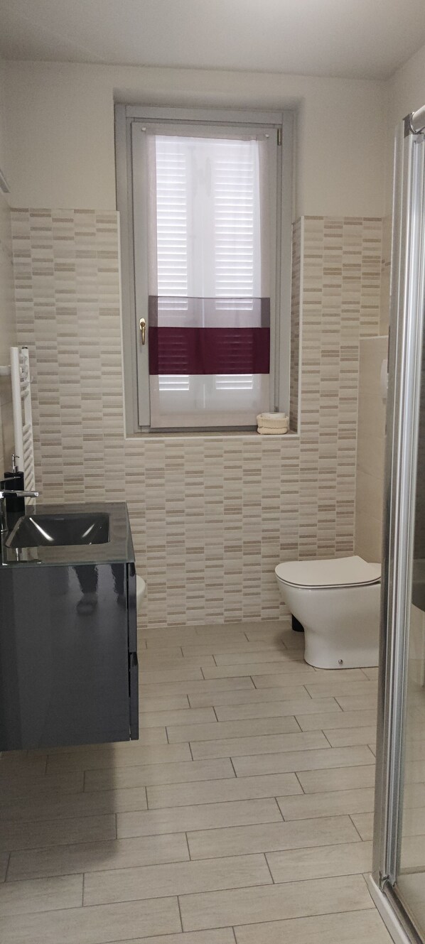 Bathroom - Vrbo Property (Cassina De' Pecchi)