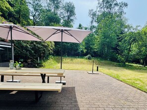 Outdoor dining - Vrbo Property (Wuppertal)