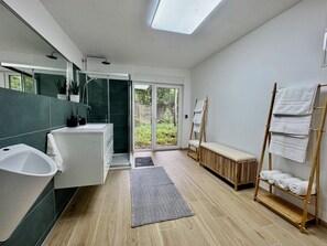 Bathroom - Vrbo Property (Wuppertal)