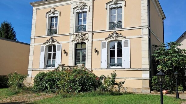 Unclassified image, 1 of 19, button - Loft 80 m² near the 24 Hours of Le Mans - WiFi - Parking (Écommoy)