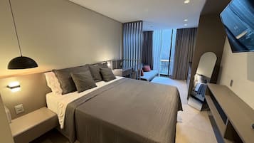 Iron/ironing board, Internet, bed sheets