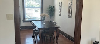 Cozy townhouse in university area, value stay, 2 bedroom, 1 bathroom.