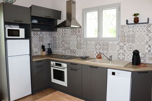 Private kitchen - Vrbo Property (Banassac-Canilhac)