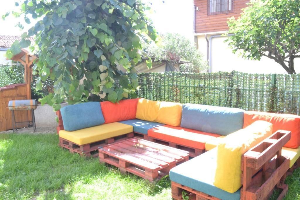 Family Room, Garden View | Property grounds