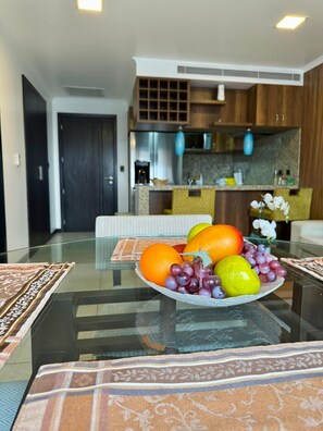 Dining - Elegant Bellini Tower Apartment with AC & Prime Location (Guayaquil)