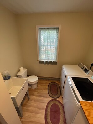 Bathroom - Country Charm - Private 1 Bedroom Apartment (Delta)