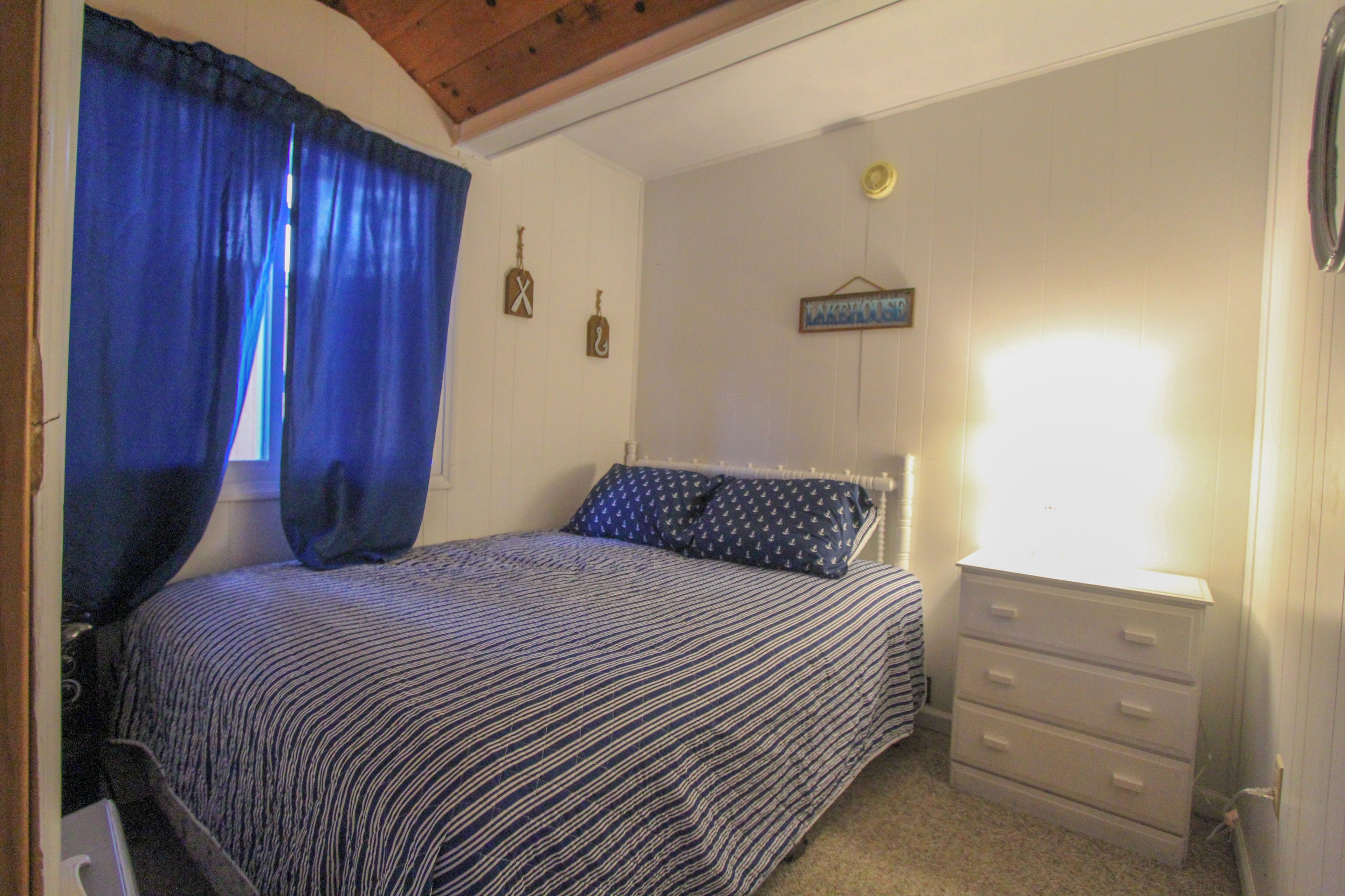 2 bedrooms, WiFi (free), bed sheets
