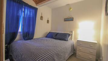 2 bedrooms, WiFi (free), bed sheets