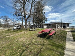 Outdoor dining - Cozy Oscoda Beach Cottage (Iosco County)