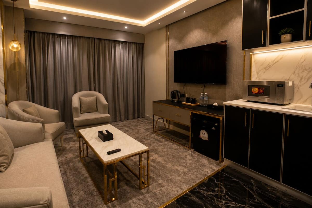 Family Studio | In-room safe, blackout drapes, soundproofing, free WiFi