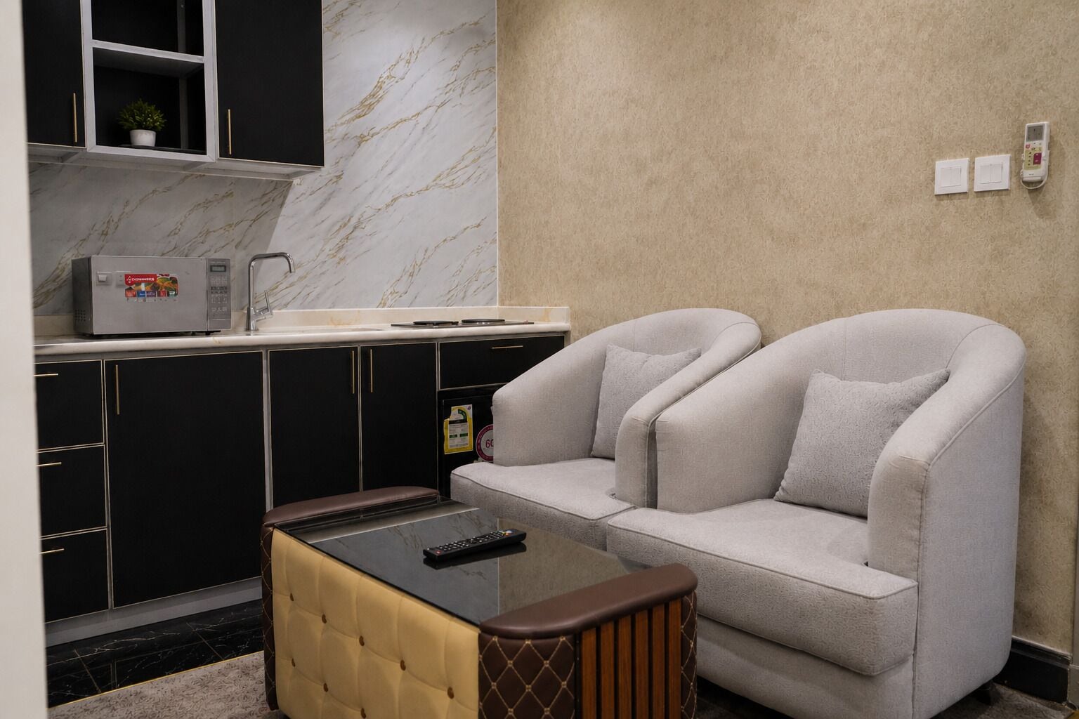 Family Studio | In-room safe, blackout curtains, soundproofing, free WiFi