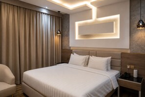 Suite Classic, vista città | Una cassaforte in camera, tende oscuranti, insonorizzazione