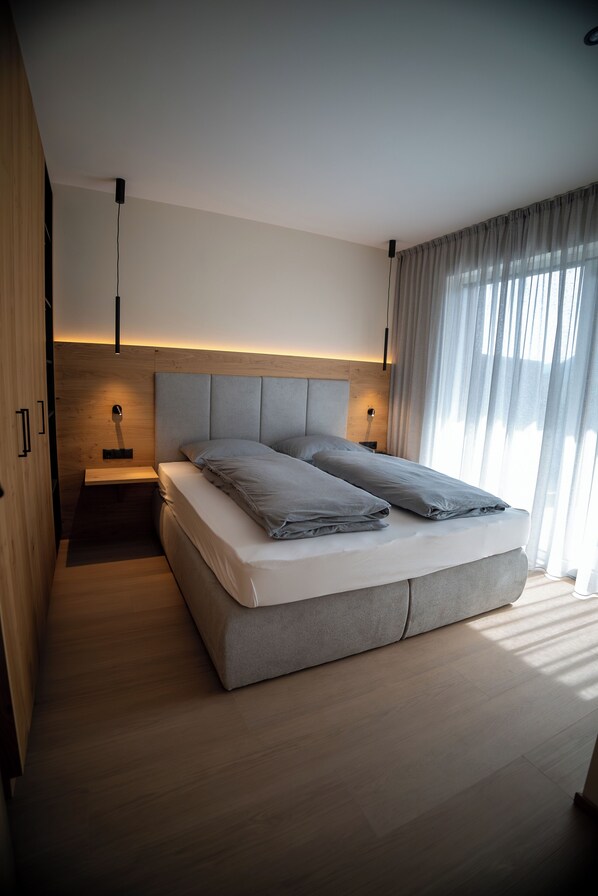 Room - Vrbo Property (Algund)