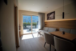 Living area - Vrbo Property (Algund)